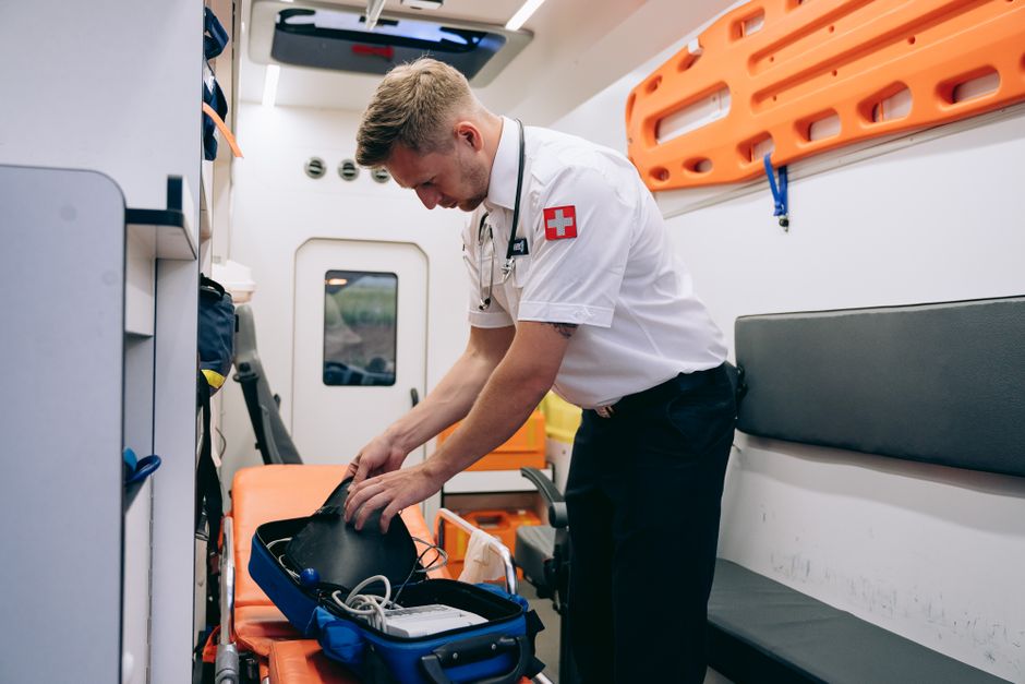 defibrillator supplier